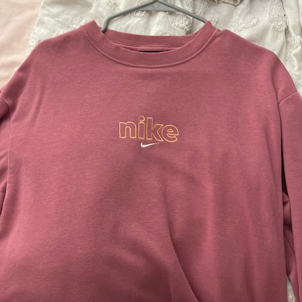 pink embroidered nike crewneck!